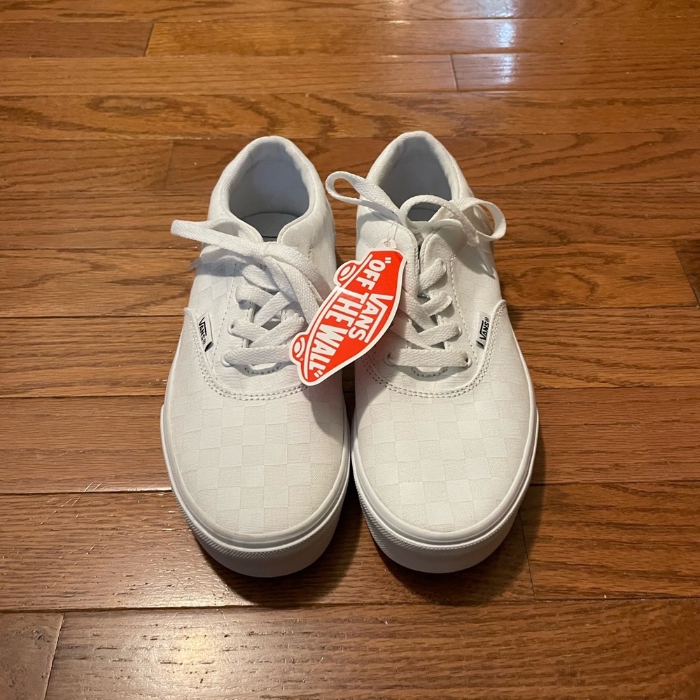 Vans Kids White Sneakers NWT Youth Sz 4